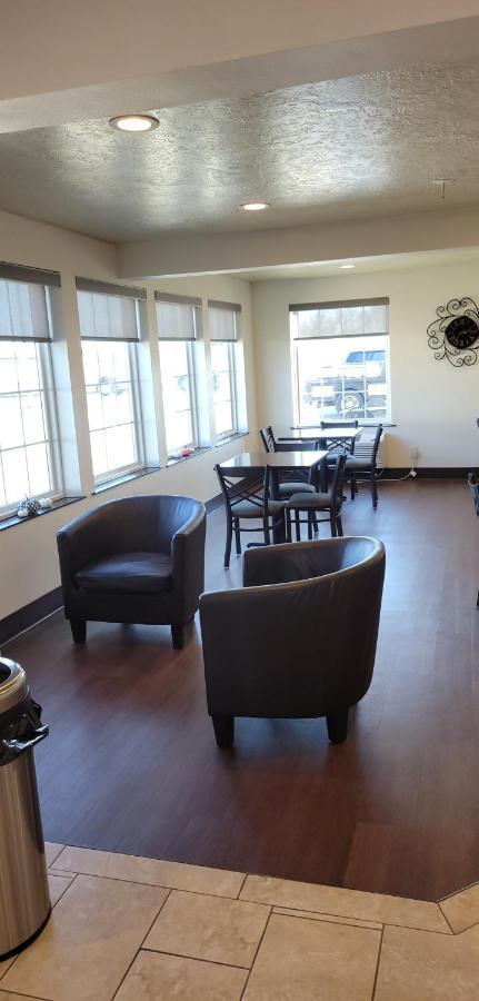 Boarders Inn & Suites By Cobblestone Hotels - Broken Bow Ngoại thất bức ảnh