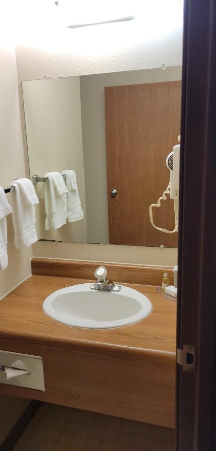 Boarders Inn & Suites By Cobblestone Hotels - Broken Bow Ngoại thất bức ảnh
