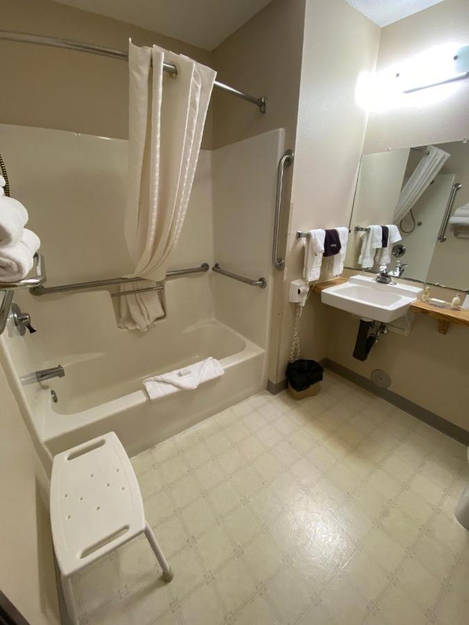 Boarders Inn & Suites By Cobblestone Hotels - Broken Bow Ngoại thất bức ảnh