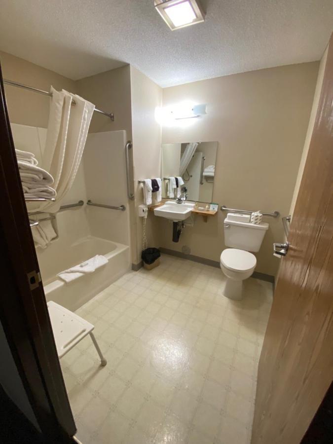 Boarders Inn & Suites By Cobblestone Hotels - Broken Bow Ngoại thất bức ảnh