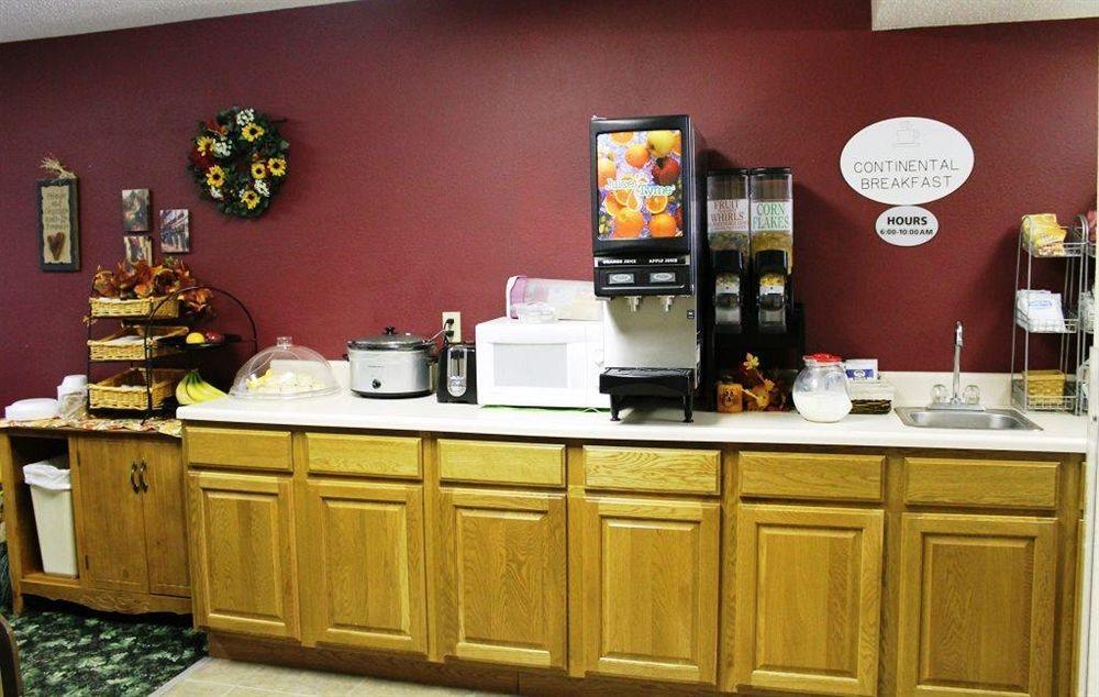 Boarders Inn & Suites By Cobblestone Hotels - Broken Bow Ngoại thất bức ảnh