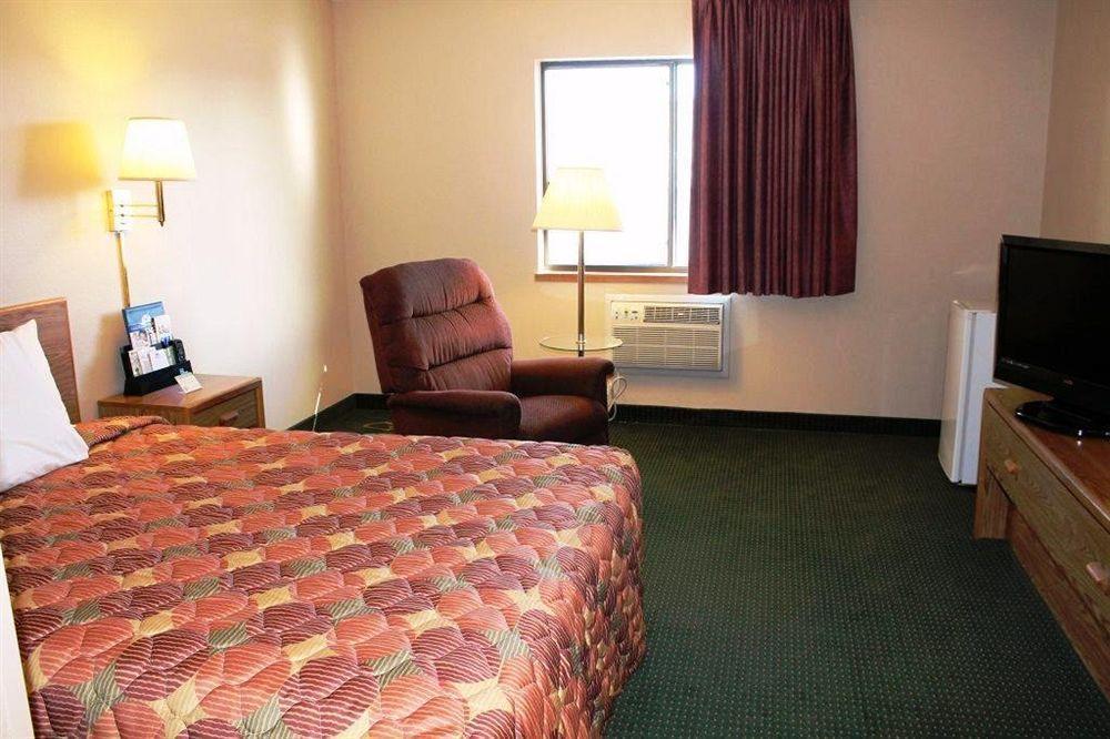 Boarders Inn & Suites By Cobblestone Hotels - Broken Bow Ngoại thất bức ảnh